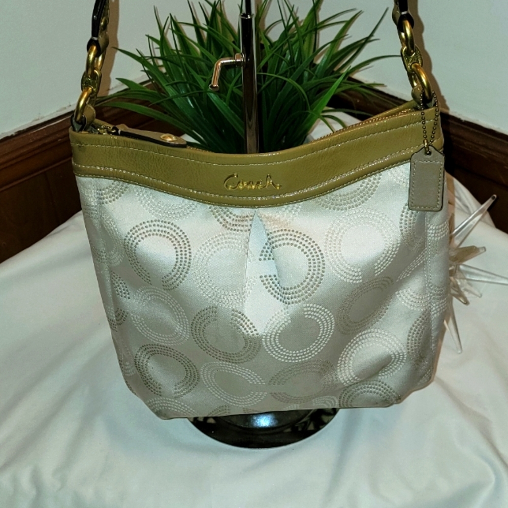 🔥🌈 Coach Cream and Tan Hobo Shoulder Bag with Monogram Design 🌈🔥